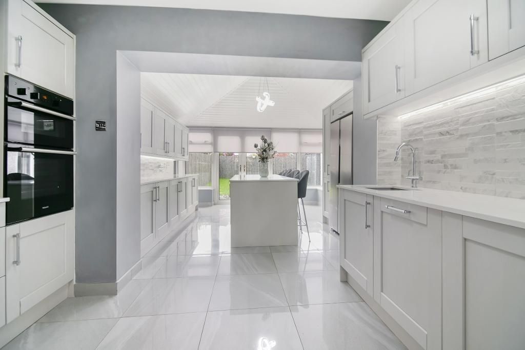 Property photo 3 of 26 Dining Kitchen