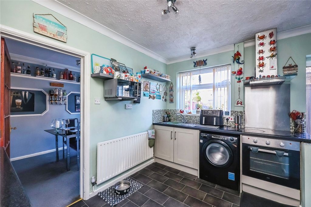 Property photo 2 of 16 Fitted Kitchen