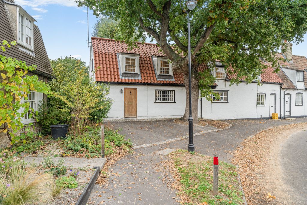 Property photo 2 of 20