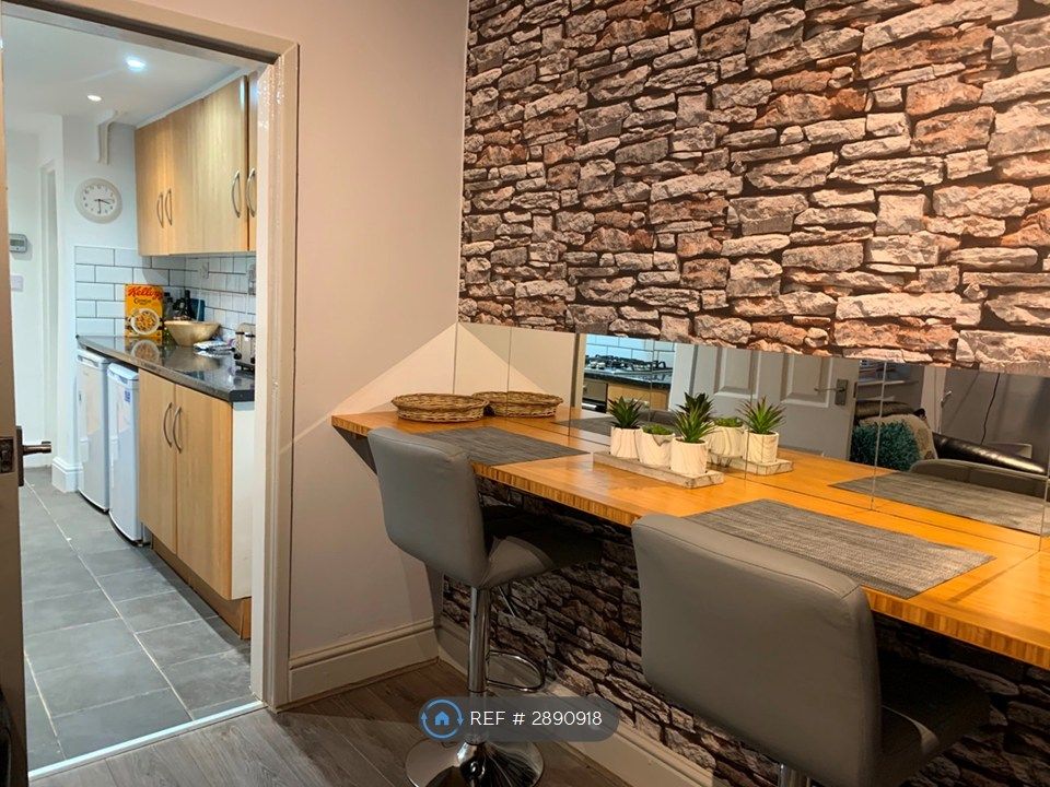 Property photo 3 of 14 Dining Area