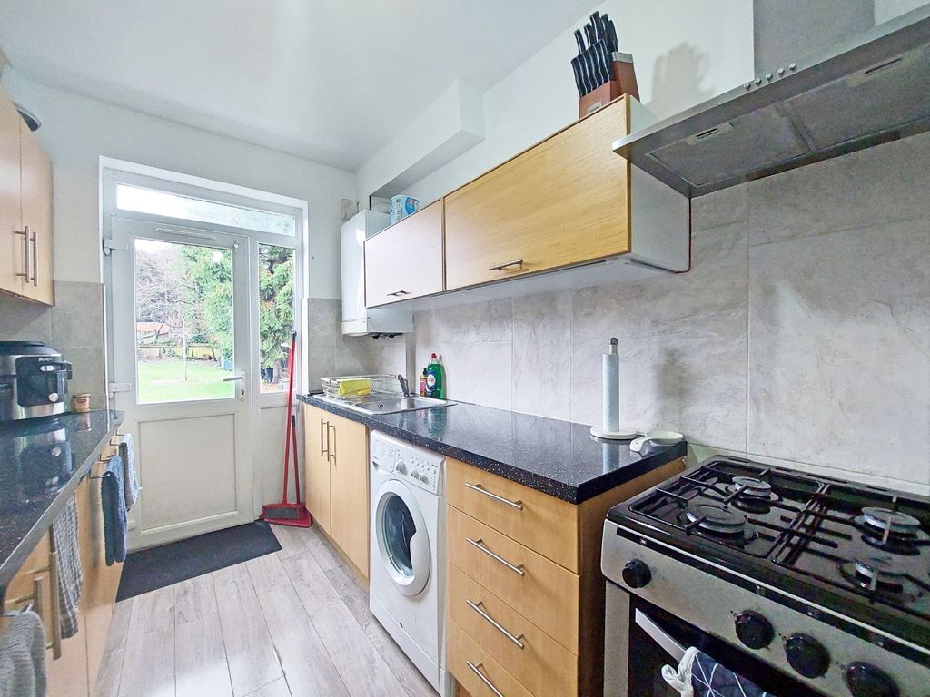 Property photo 3 of 12 4869597