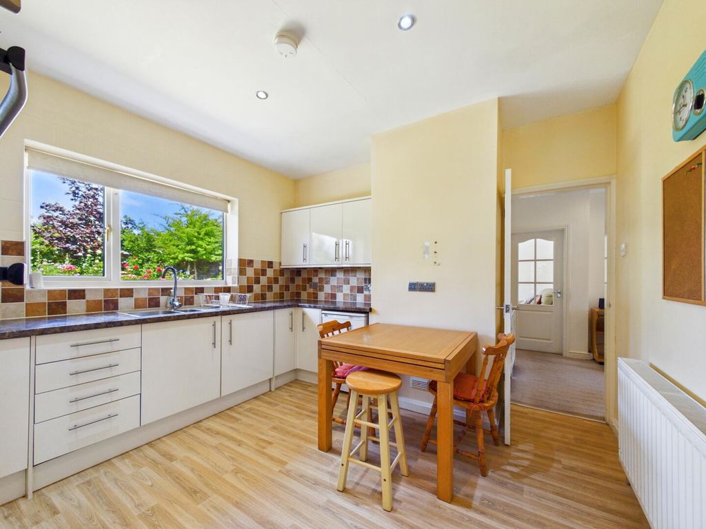 Property photo 3 of 17 Kitchen