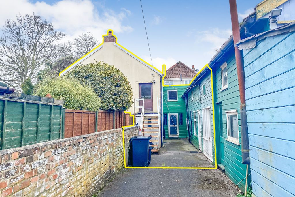 Property photo 1 of 5 6A Alma Street, Taunton Ta1 3Ah