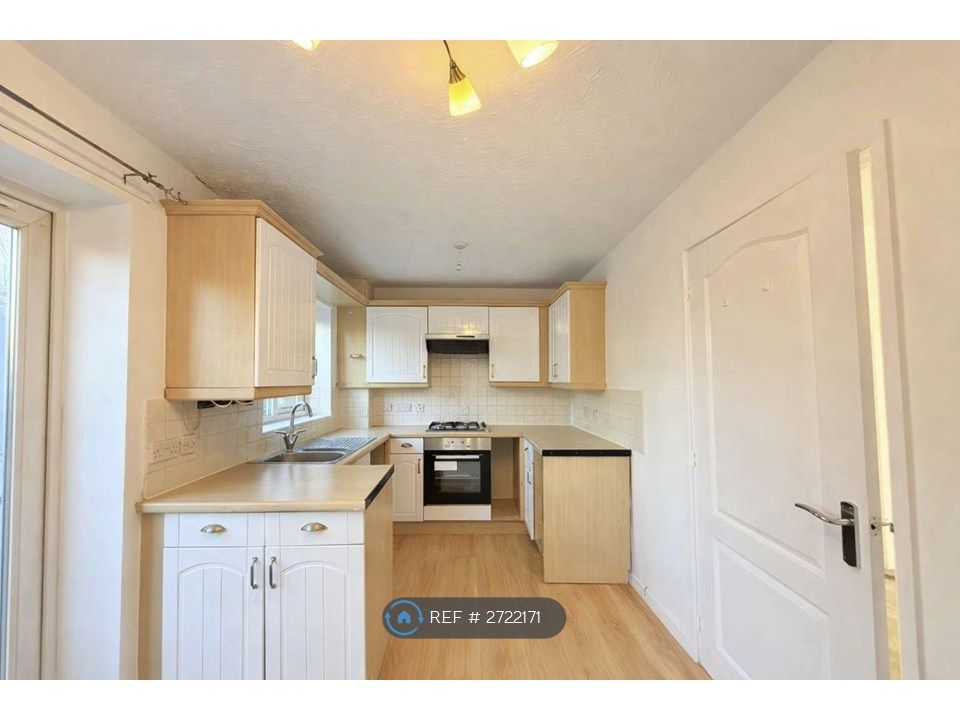 Property photo 3 of 9 Kitchen