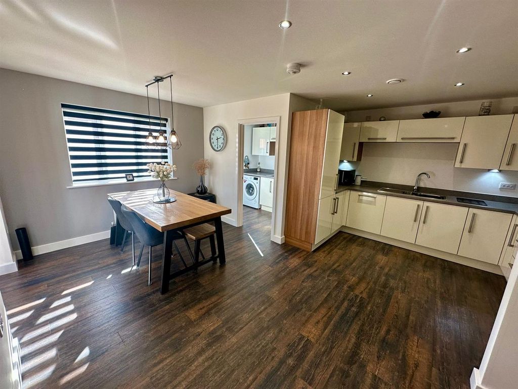 Property photo 3 of 25