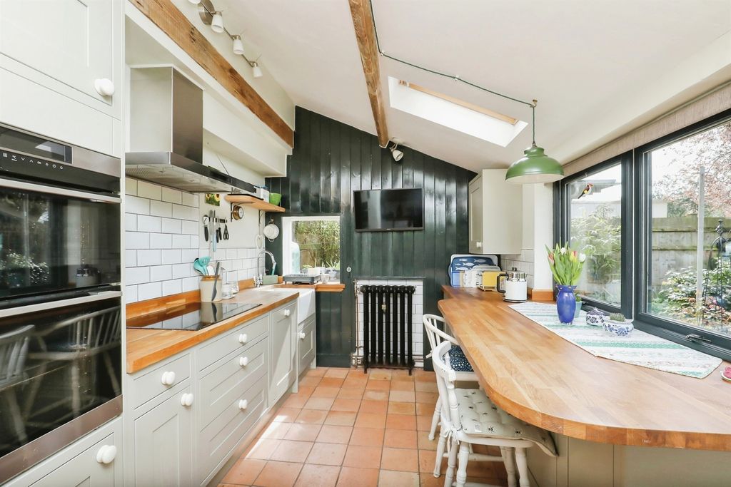 Property photo 3 of 17