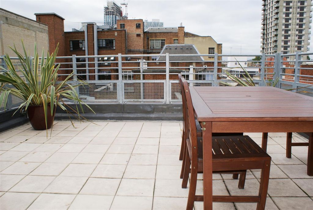 Property photo 2 of 14 Whitechapel High Street Flat 8 013.Jpg