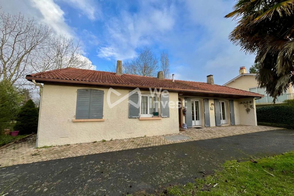 Property photo 1 of 5 Attractive Single-Storey House