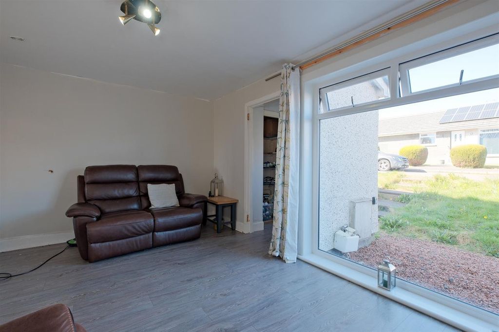 Property photo 2 of 23 Lounge