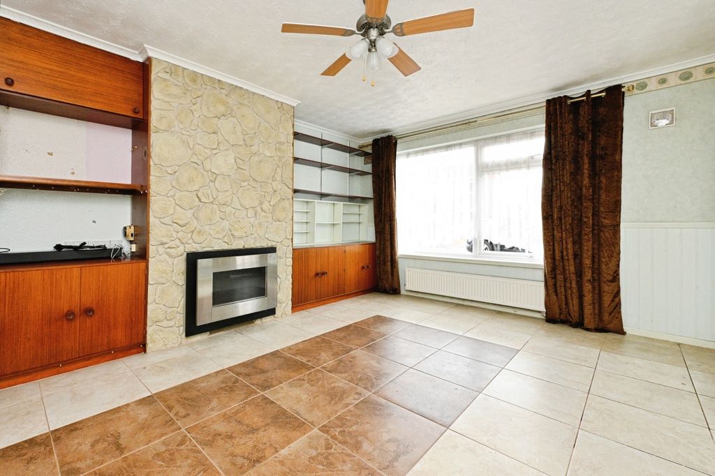 Property photo 3 of 17 Photo