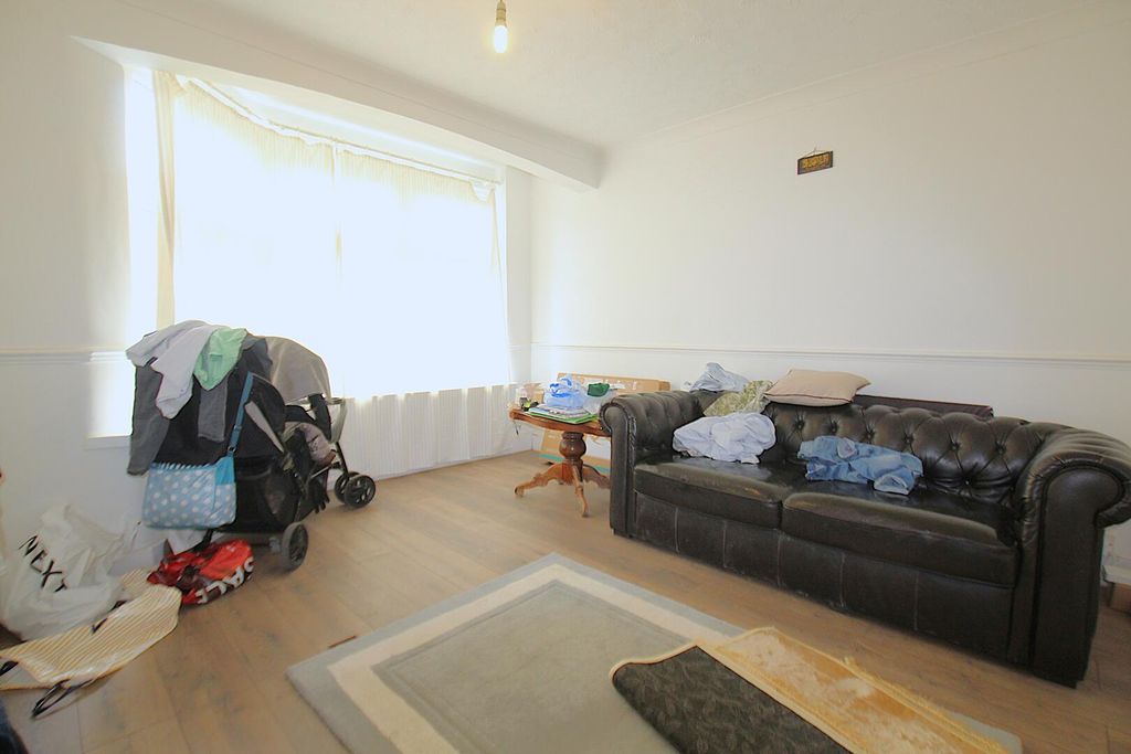 Property photo 3 of 10 Living Room
