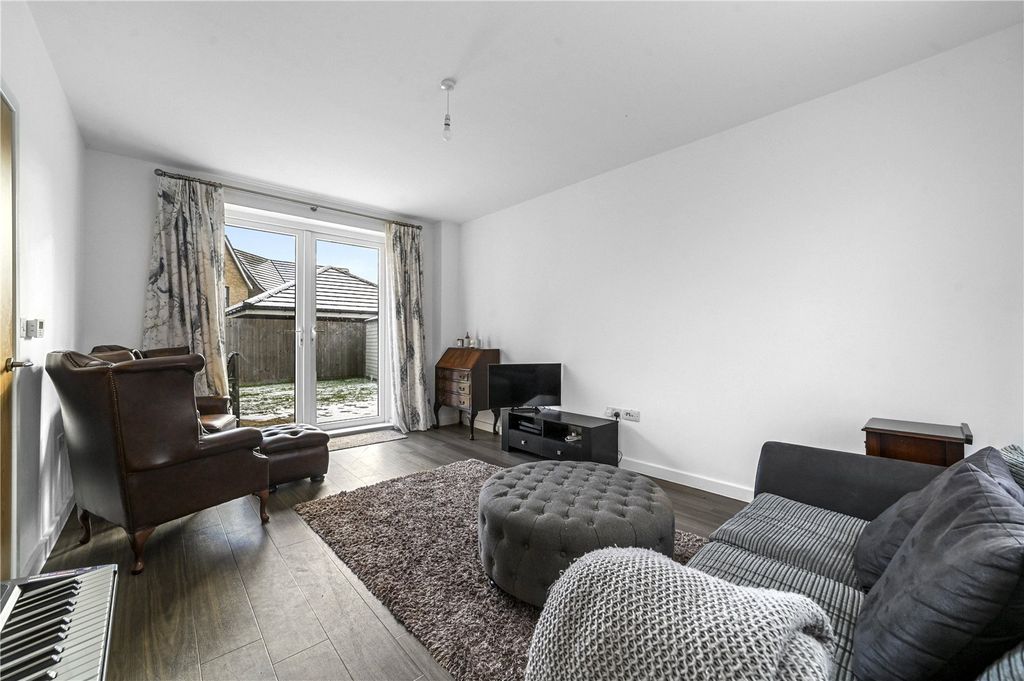 Property photo 2 of 28 Living Room