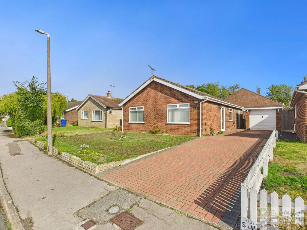 Property photo 1 of 19 Covey Way Ewemove Mildenhall Exterior