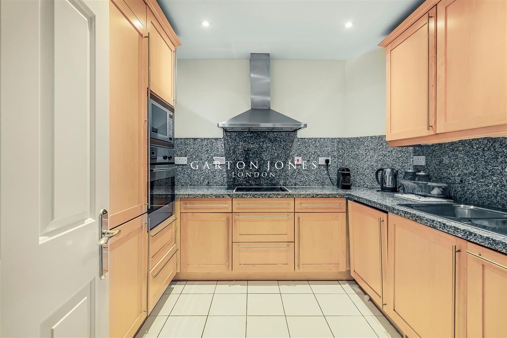 Property photo 3 of 12 Kitchen