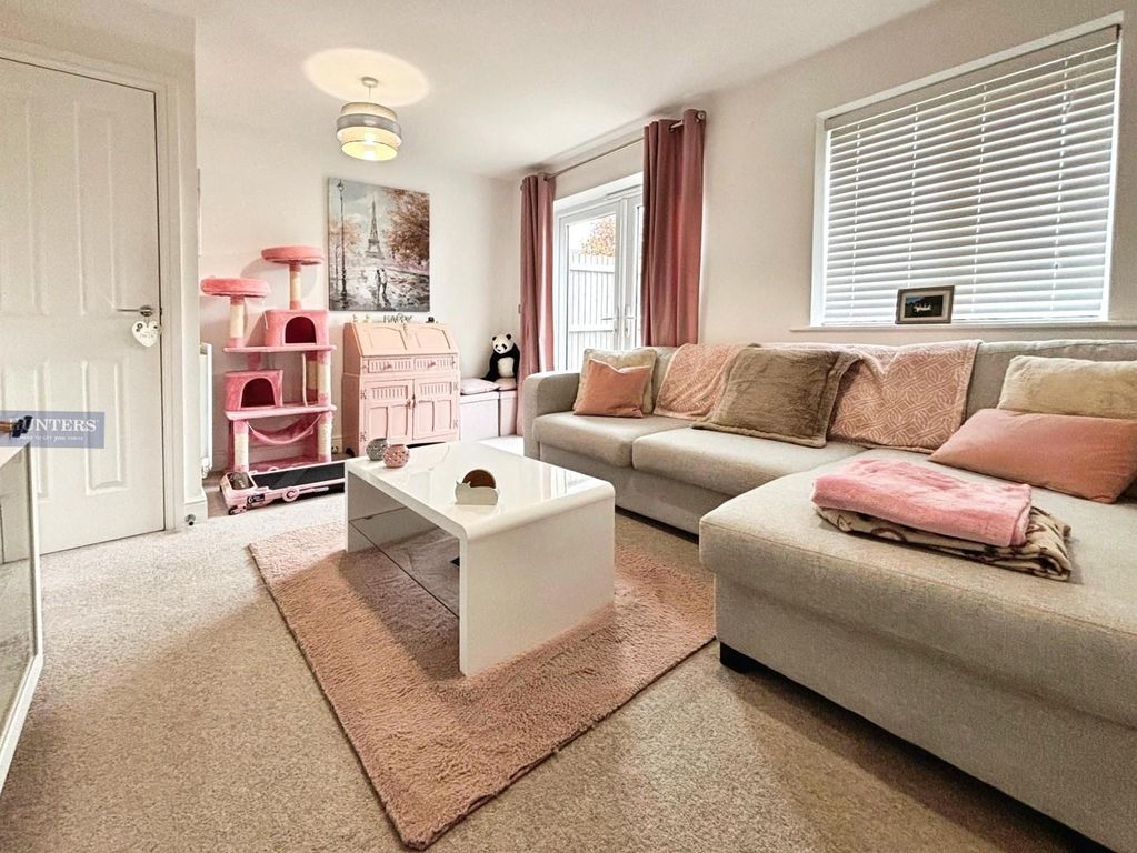 Property photo 2 of 16 Lounge