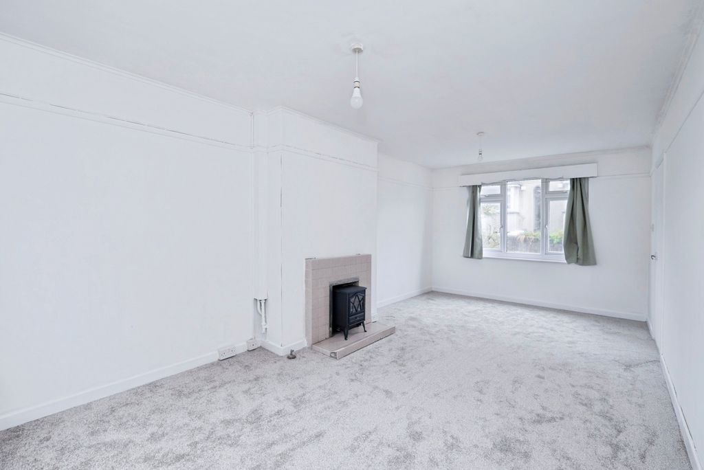 Property photo 3 of 16 Photo