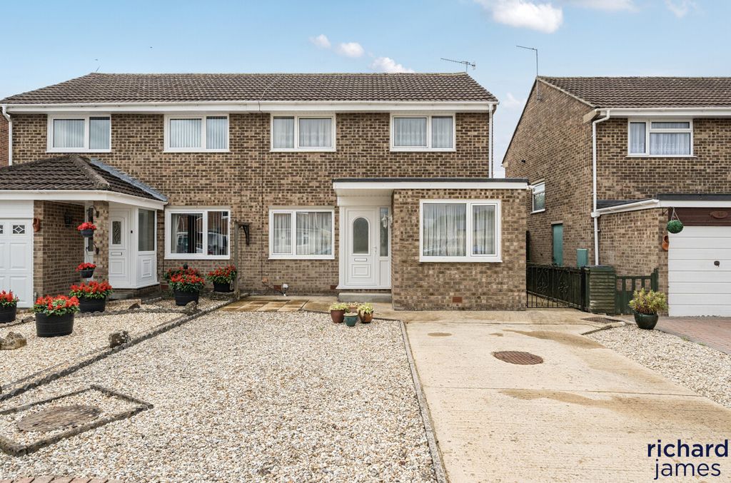 Property photo 1 of 14 044E615B325148d5B5429F442E202Fd5