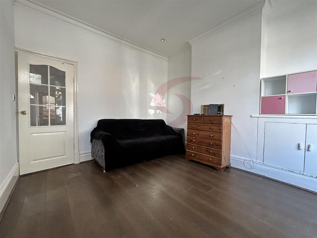 Property photo 2 of 14 Lounge