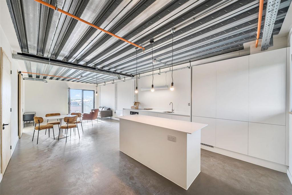 Property photo 2 of 13 1353748-1-68c04c5d2Db66.Jpg