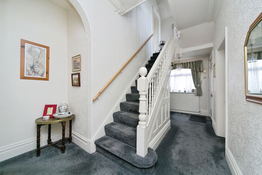 Property photo 2 of 18 Photo