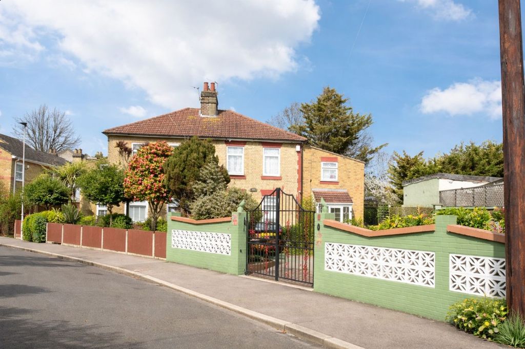 Property photo 1 of 3