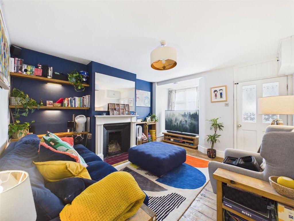 Property photo 2 of 8 Lounge