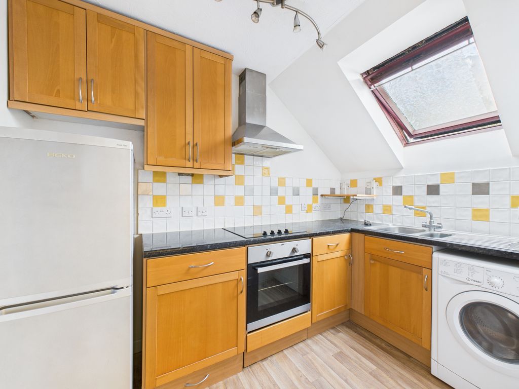 Property photo 3 of 6 Cam01984G0-Pr0533-Still004