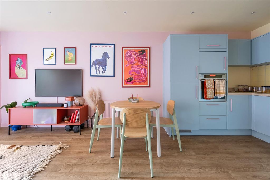 Property photo 1 of 16 High Road Leyton, E10