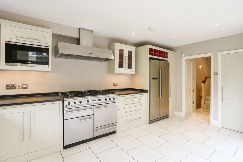 Property photo 3 of 14 46 Broomhouse Road 2