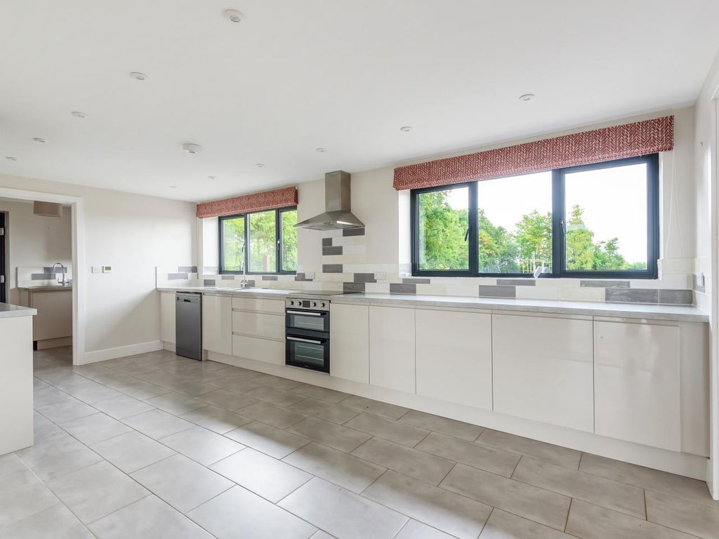 Property photo 2 of 14 Kitchen