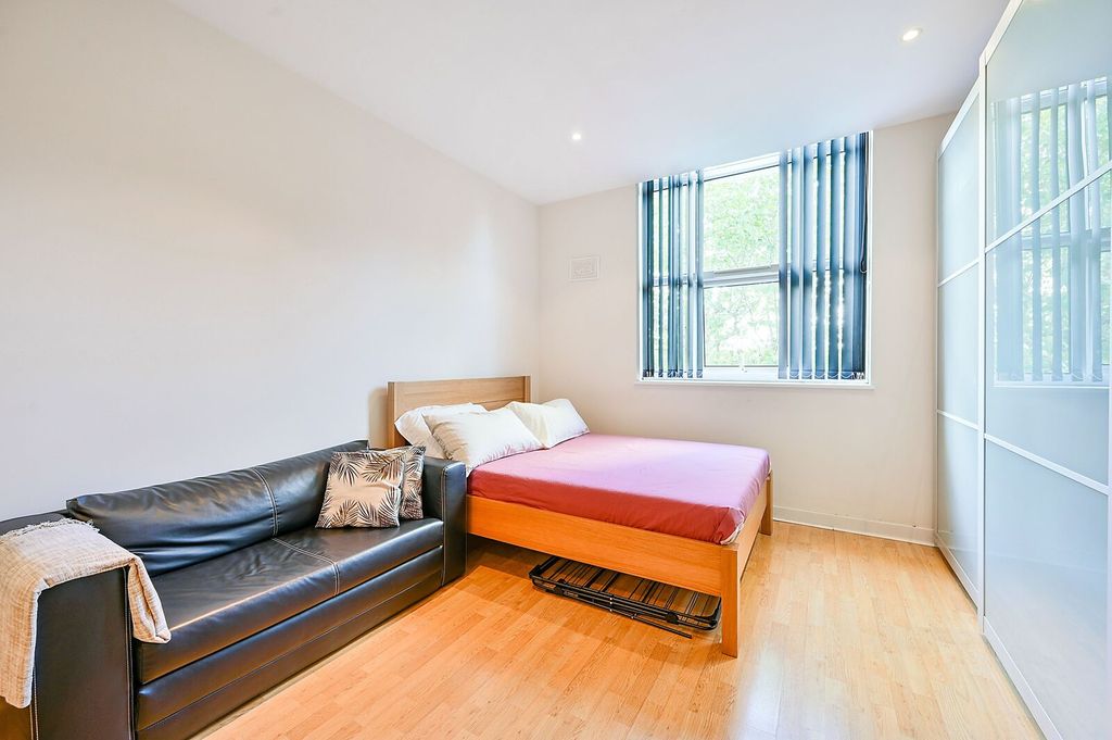 Property photo 1 of 5