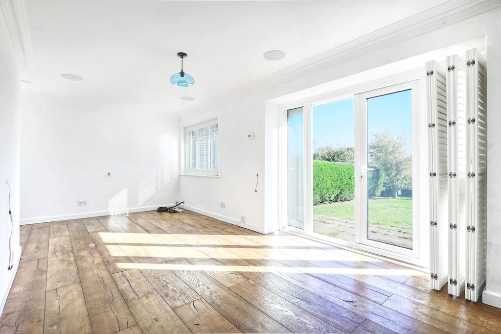 Property photo 2 of 11