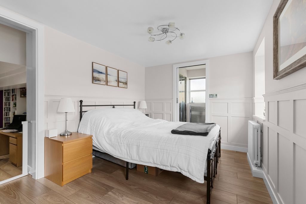 Property photo 3 of 20 Bedroom 1