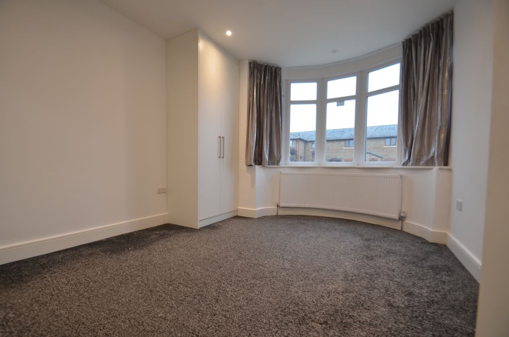 Property photo 2 of 25