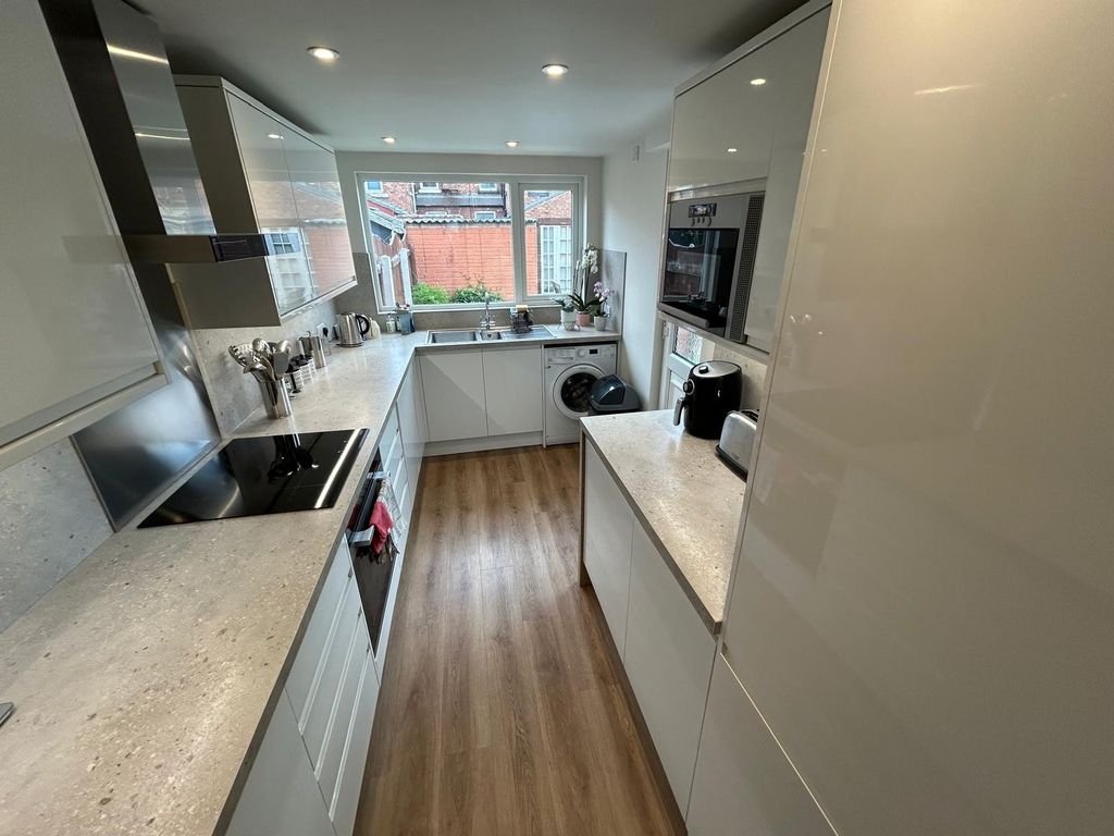 Property photo 2 of 11 3