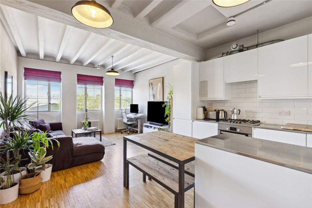 Property photo 2 of 9 Reception-Kitchen