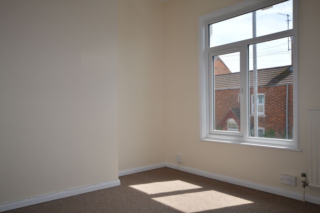 Property photo 2 of 6 Bedroom