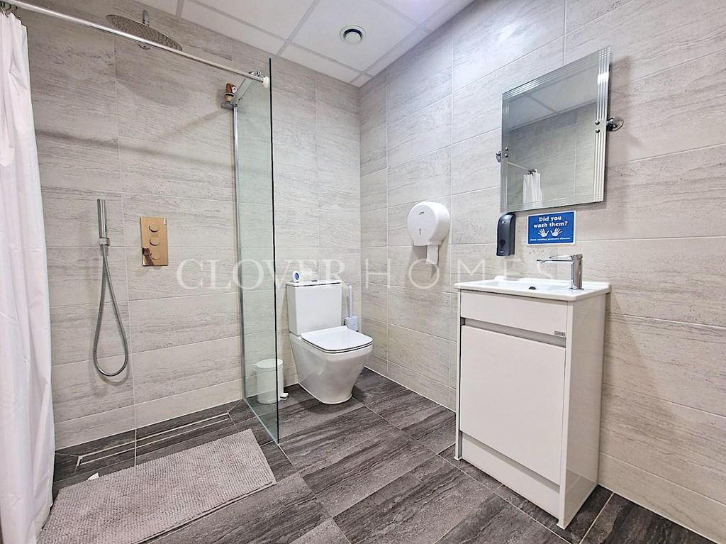 Property photo 3 of 8 F0Aee758-Cf79-4F16-Aee0-c4F22A38Bd4B.Jpg