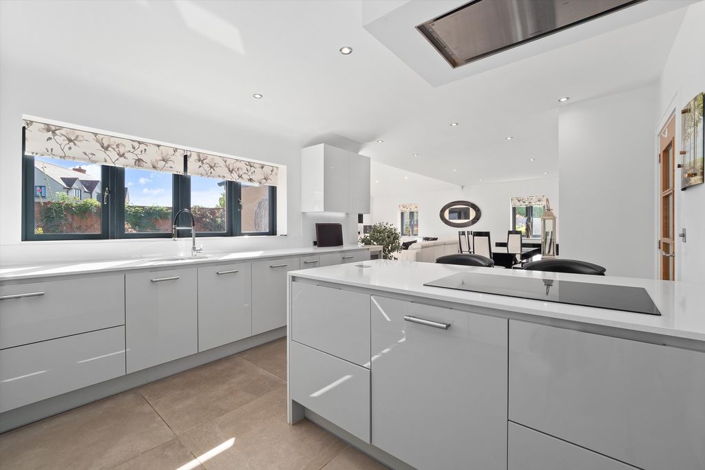 Property photo 3 of 30 Image