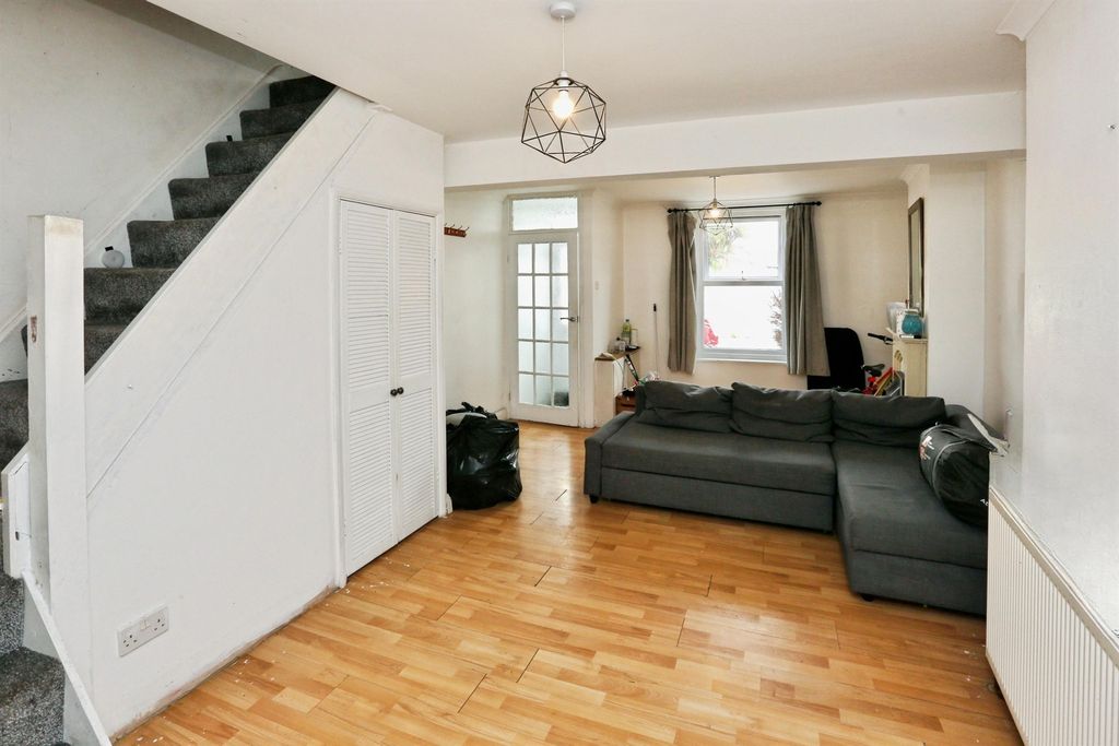 Property photo 3 of 20