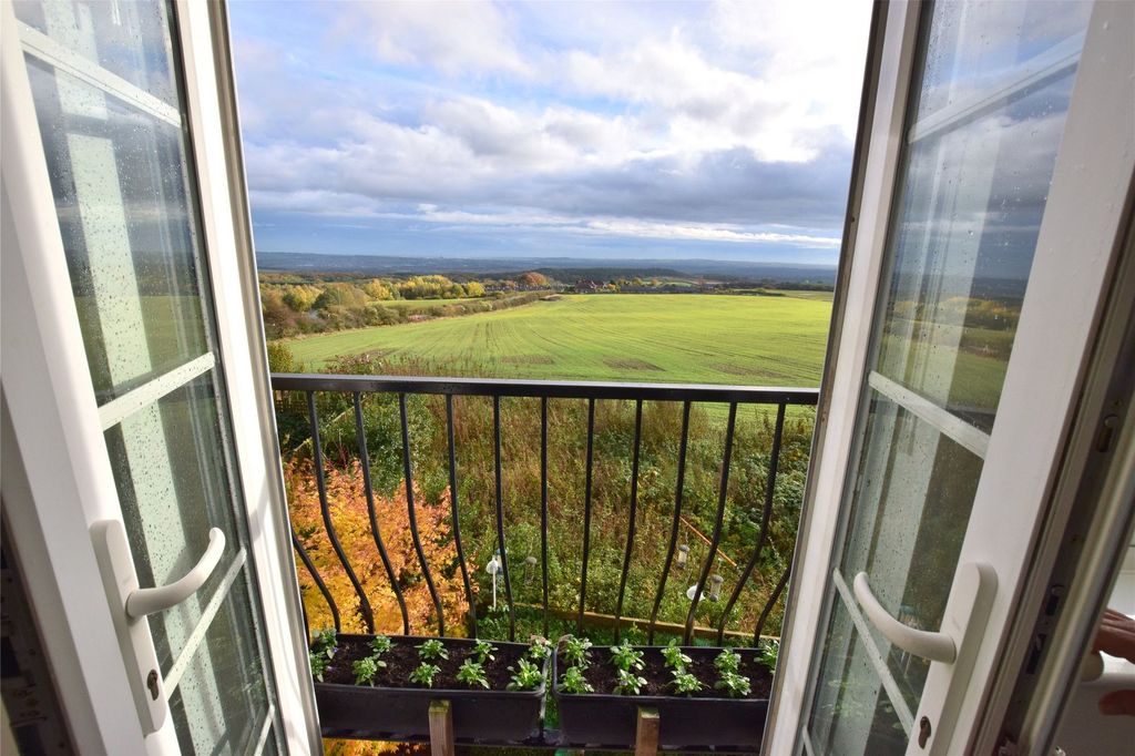 Property photo 3 of 14 Views