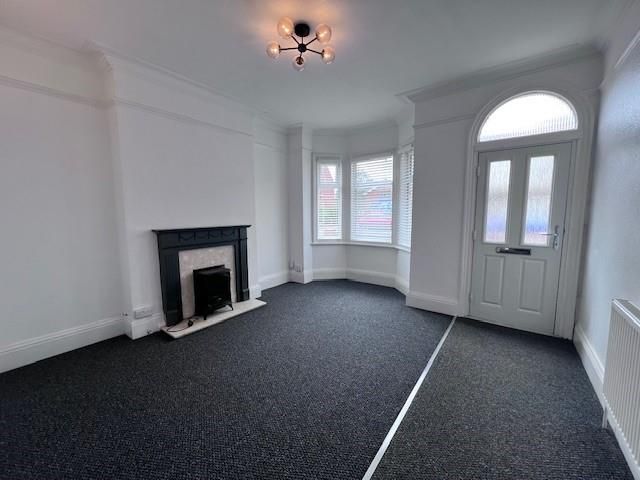 Property photo 2 of 11 70 Wilsthorpe Road Lounge.Jpg