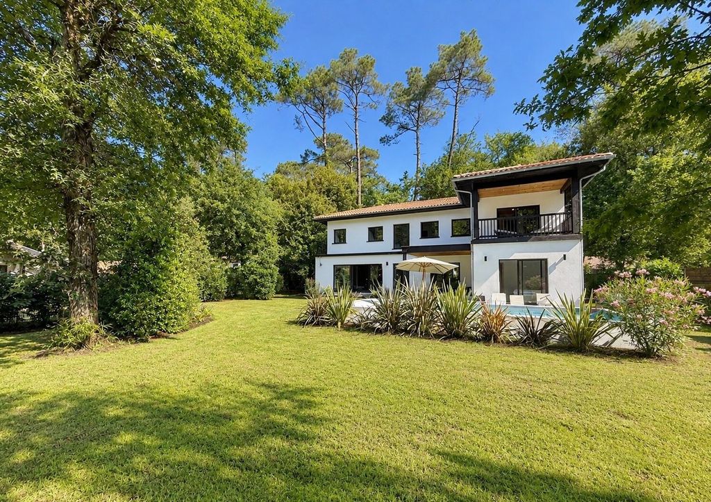 Property photo 1 of 19 Villa With Balcony