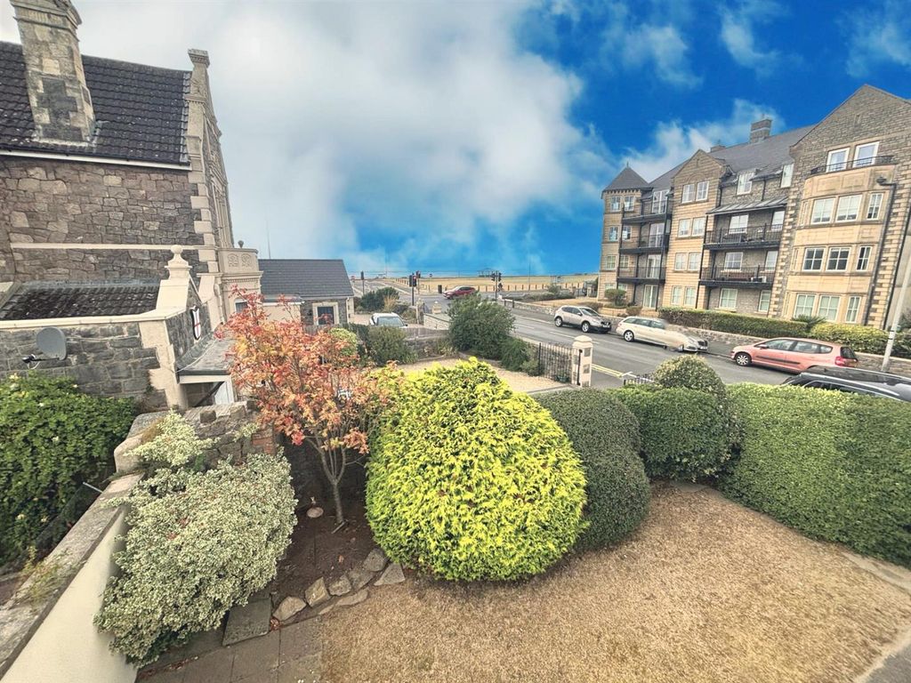 Property photo 1 of 11 Bedroom One