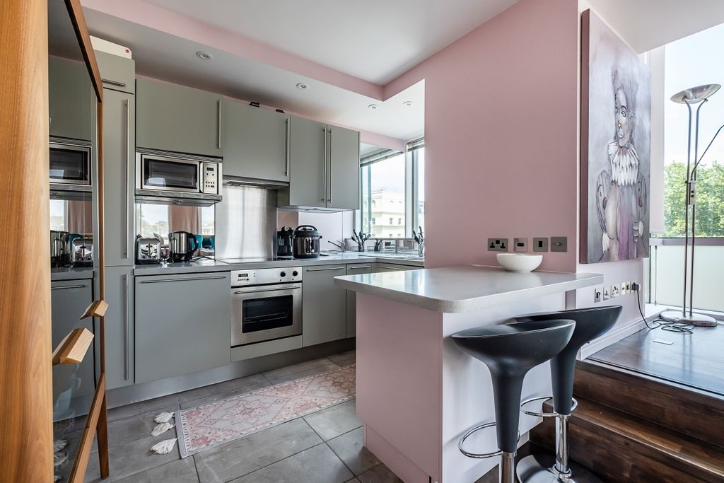 Property photo 3 of 17 Panoramic-Buildin...