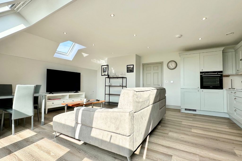 Property photo 3 of 17 5166113