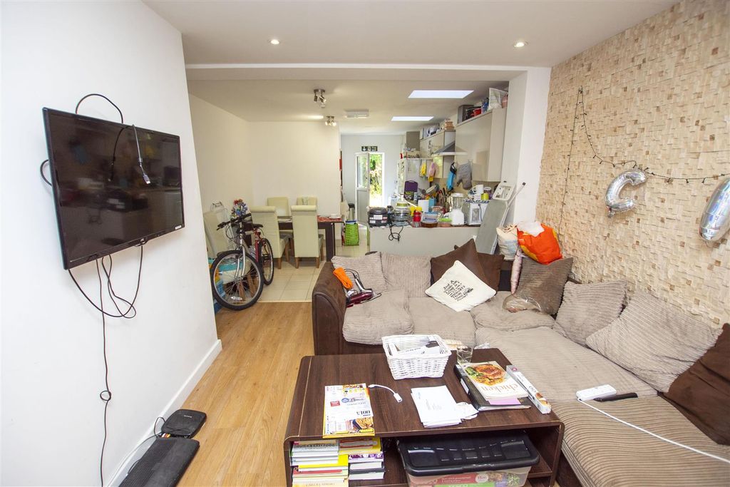Property photo 1 of 11 Approach