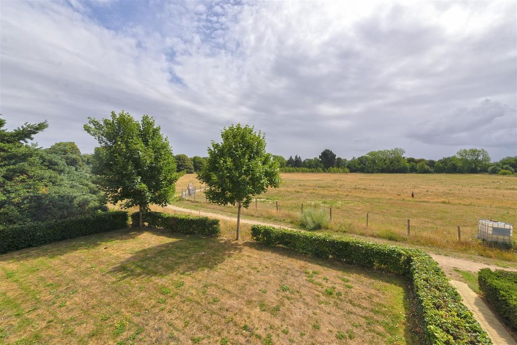 Property photo 2 of 14 15.