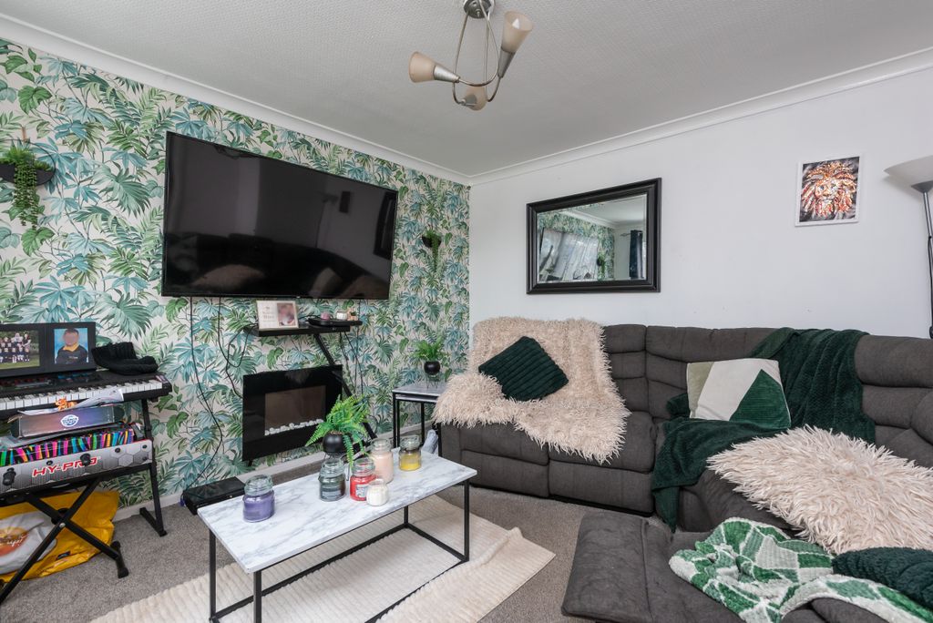 Property photo 3 of 32
