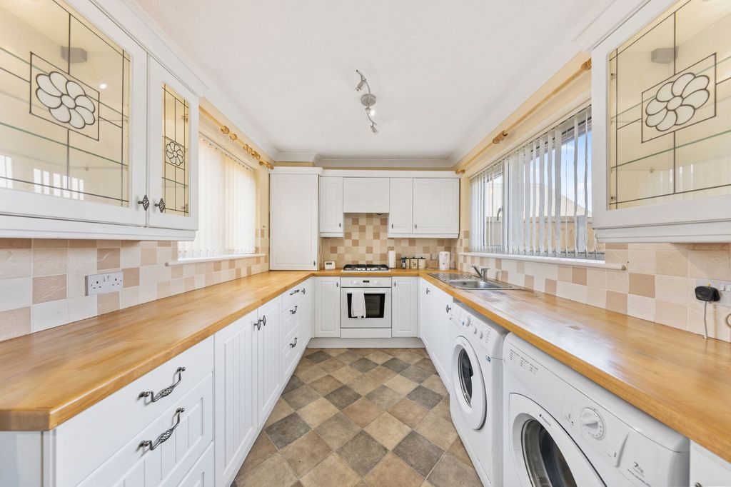 Property photo 2 of 20